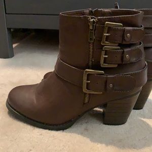 Cathy jean, faux leather, brown, buckle ankle boots. Size 8. Great condition.
